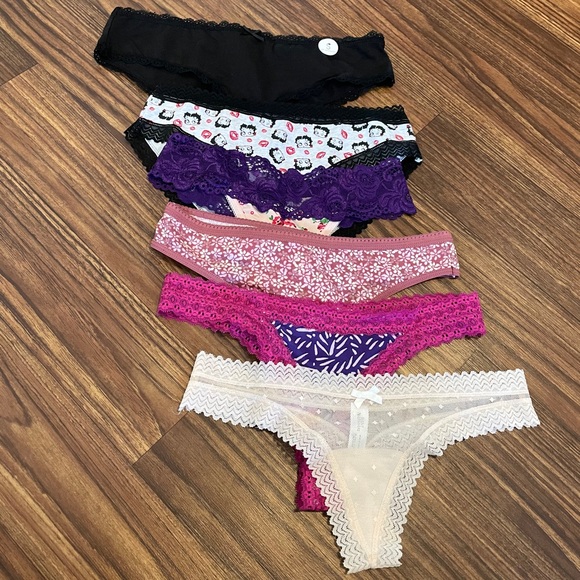 Other - 🎉 Pack of 6 panties underwear size small